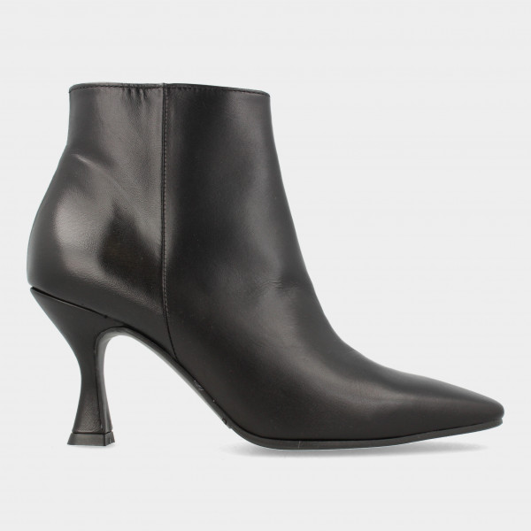 Zwarte boots met queenie hakje | 78234