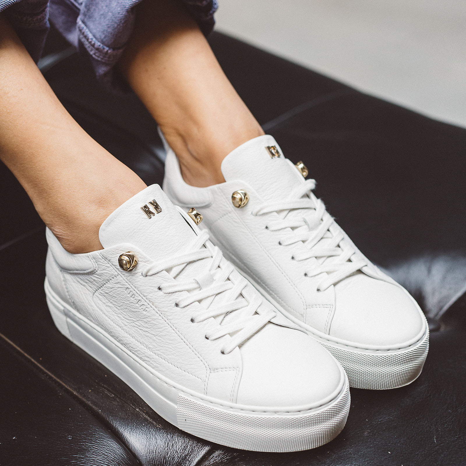 isolatie Grootste slecht 5 Schoonmaaktips voor witte schoenen | Red-Rag