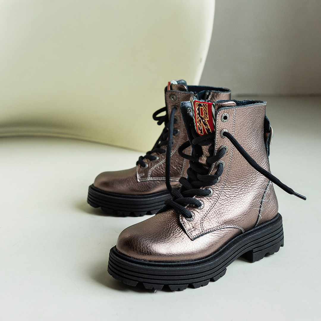 Bronzen boots | 12474