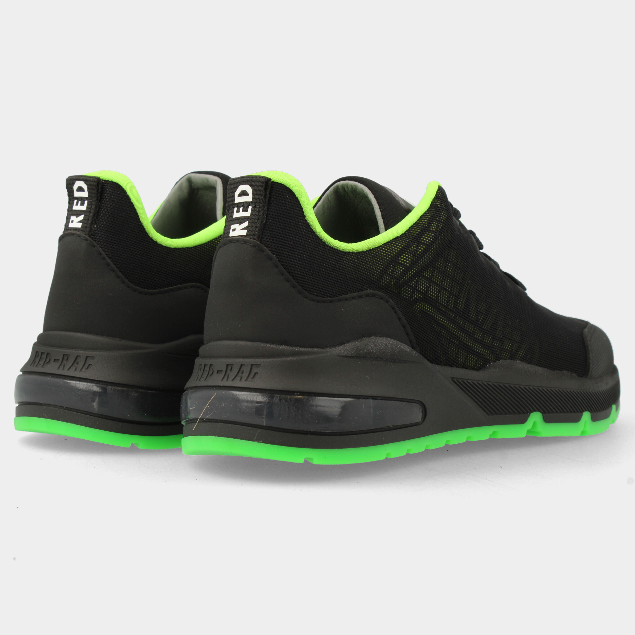 Sneakers sales met groen